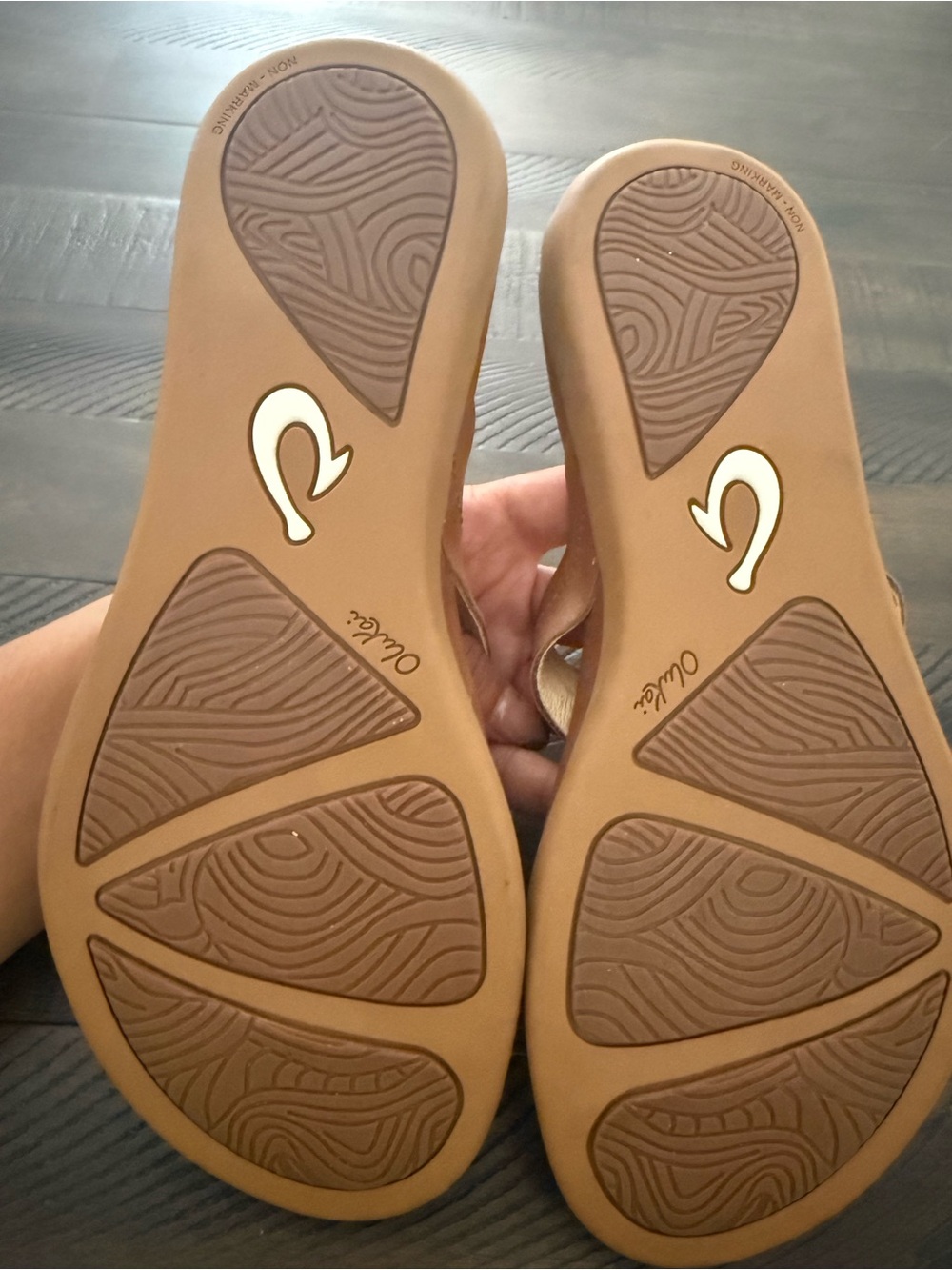 OluKai Women’s Honu Leather Beach Sandals - Picture 5 of 5